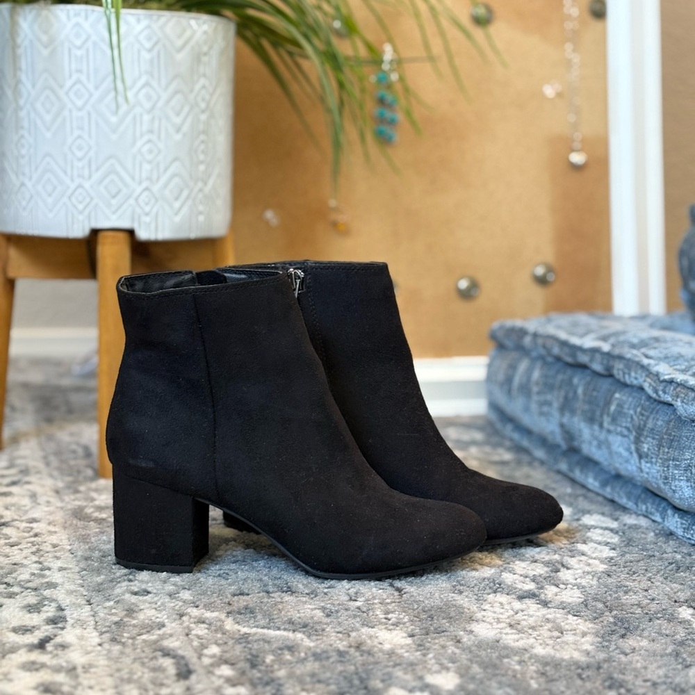 Chic Black Suede Ankle Booties